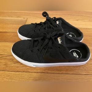 Nike Court Legacy Women's Mules